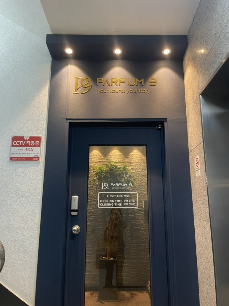 Parfum9 exterior and directions
